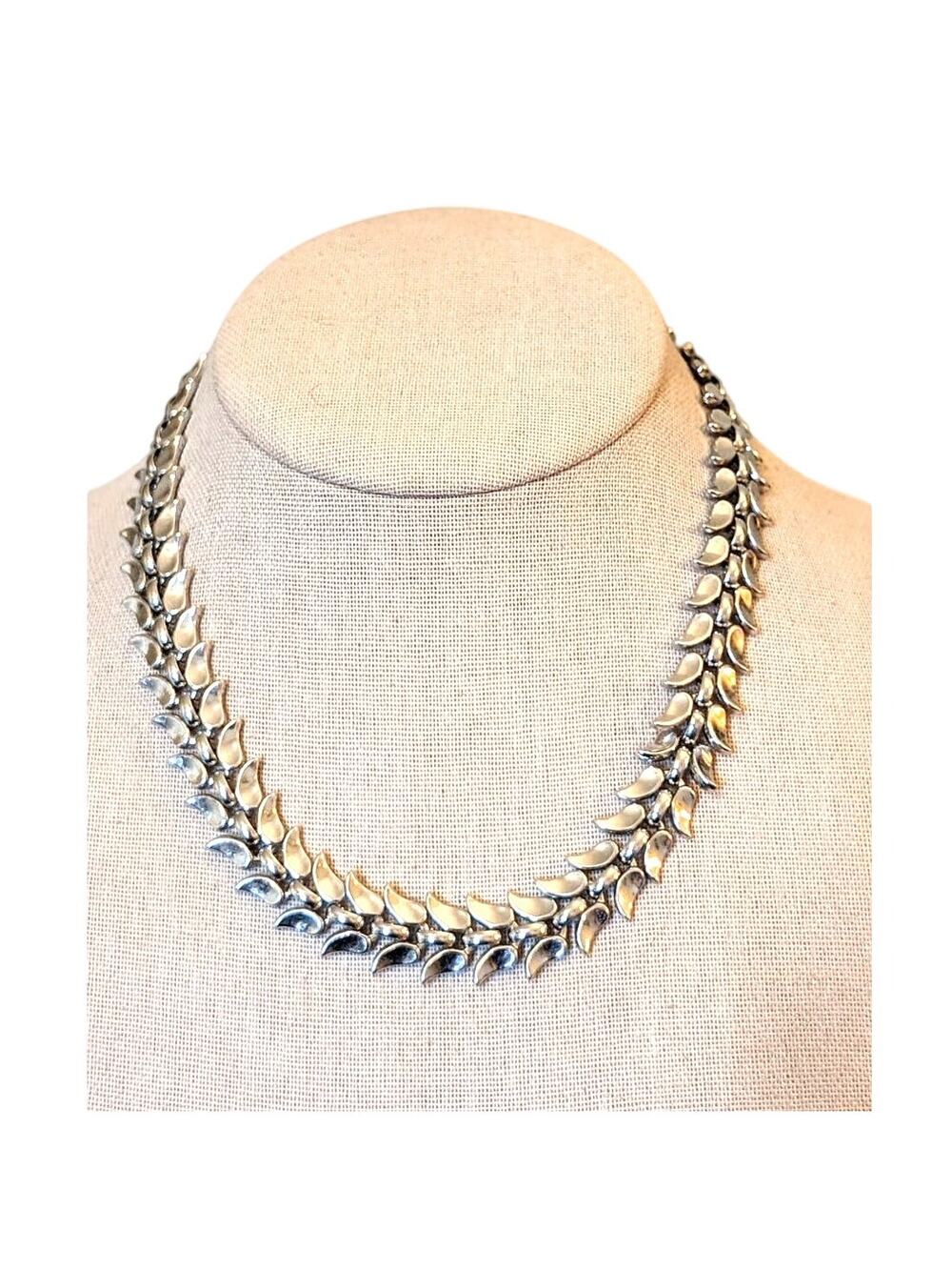Rare Trifari Pat Pend Art Deco Necklace Shiny Rhodium Plated Leaf Design c1930s